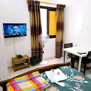Chambre Ngor- Douche Privee-salon-cuisine-netflix Guest house