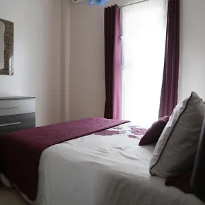 25b11 Mixta Apartment